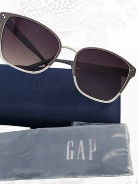 GAP Oversized Cat‑Eye Sunglasses – Model SGP001 Grey – NWT Case and Cloth Gap Sunglasses & Sunglasses Accessories for Women for sale  main image 4